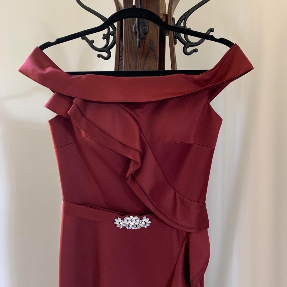 Long elegant burgundy dress. Size 2